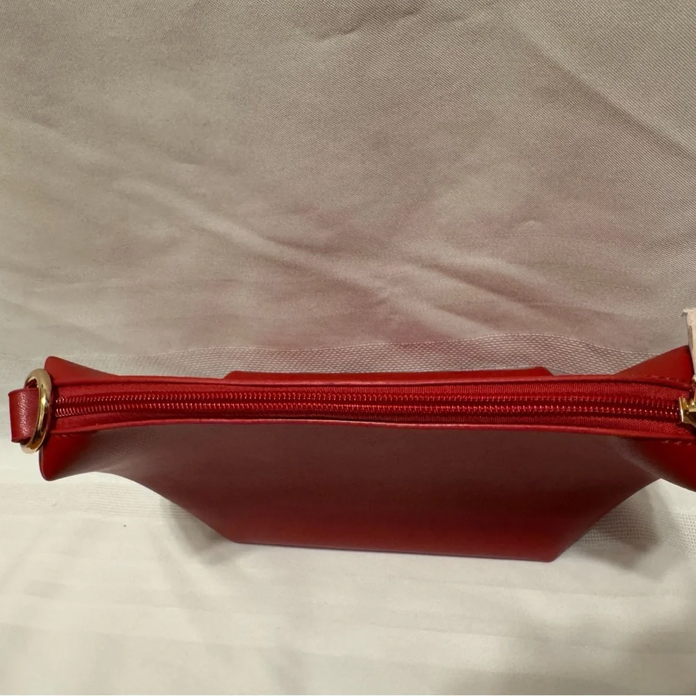 🆕 Montana West Leather Cosmetic Smooth Leather Bag {Missing Wristlet strap} Red